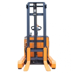 1 . Xe nâng tầm điện 2 tấn