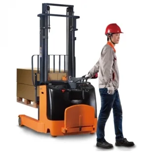 1 . Xe nâng tầm điện 5 tấn